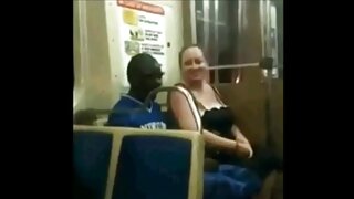 Ny mpivady mpianatra mpitsabo dia manao video mahafinaritra momba ny firaisana ara-nofo rehefa vita ny kilasy, holy fuck