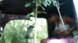 Blonde miloko mitaingina ny akoholahy BF amin'ny cam